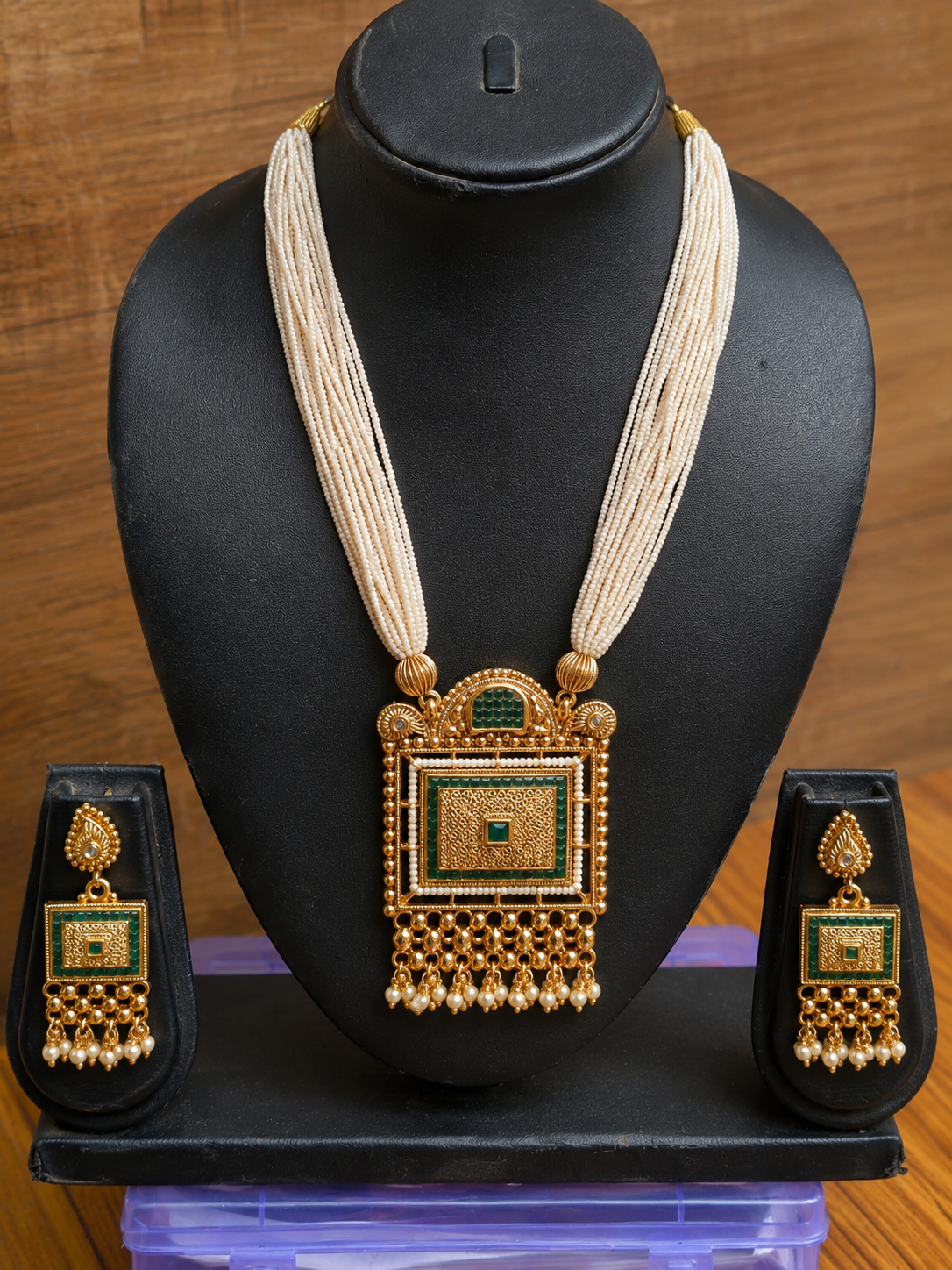 Emerald Rajwada Pearl Statement Necklace Set